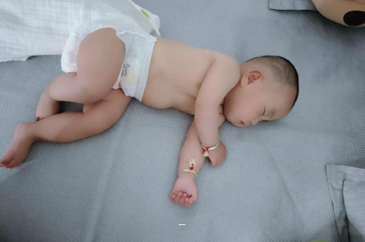 丹东宝宝突然很多眼屎